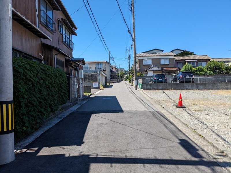 【前面道路】
前面道路は舗装道路で、幅員は約4.8mの新潟市道です。