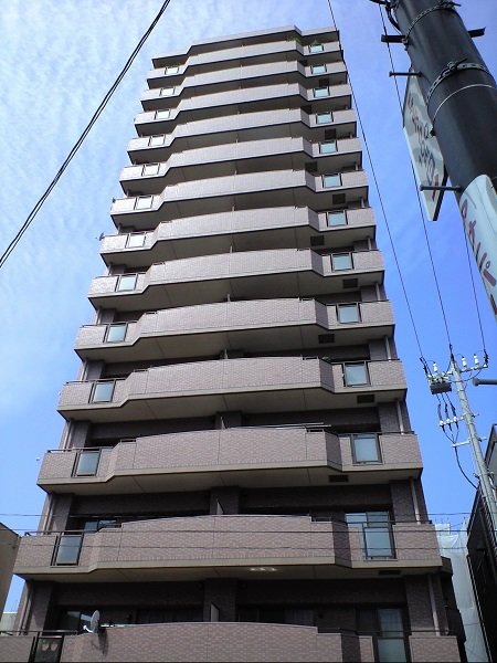 【外観】
生活に必要な施設がすべて揃う高い利便性の新潟島エリアのマンションです。充実した生活環境が魅力で、ファミリー向けにも人気があります。